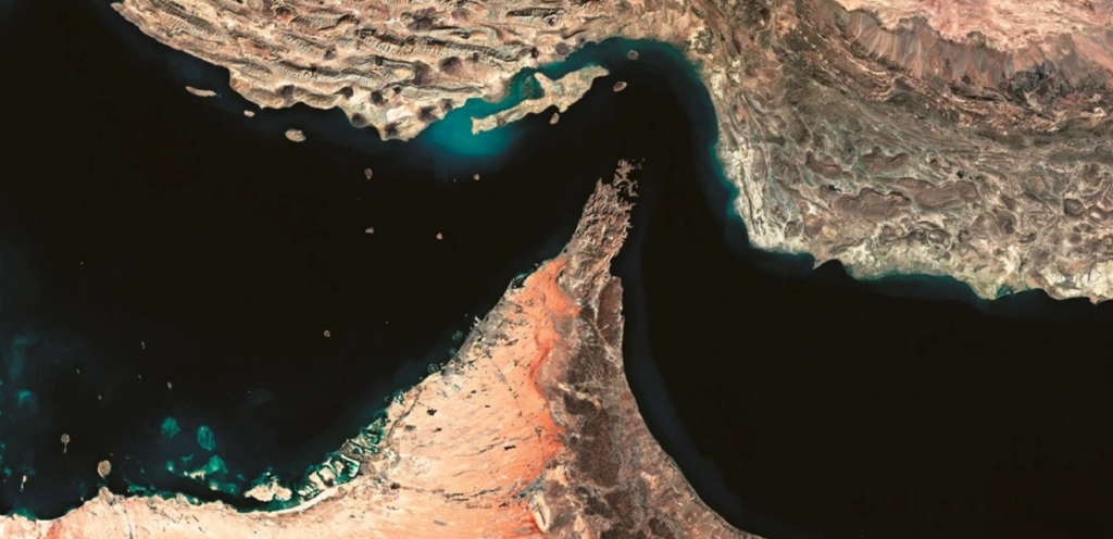 Στενά του Ορμούζ: Η αποκλιμάκωση στις τιμές των καυσίμων θα καθυστερήσει για μήνες