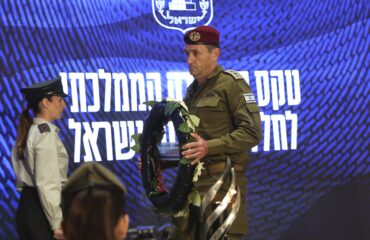 Στο «φως» νέες προσωπικές φωτογραφίες του πρώην αρχηγού των IDF Χ.Χαλεβί