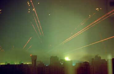 Αναφορές για αντιαεροπορικά πυρά κοντά στην Τεχεράνη κατά  drones – Επίθεση σε στρατιωτική  βάση στο Κουβέιτ