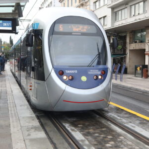 Άλιμος: Συρμός του τραμ συγκρούστηκε με φορτηγό