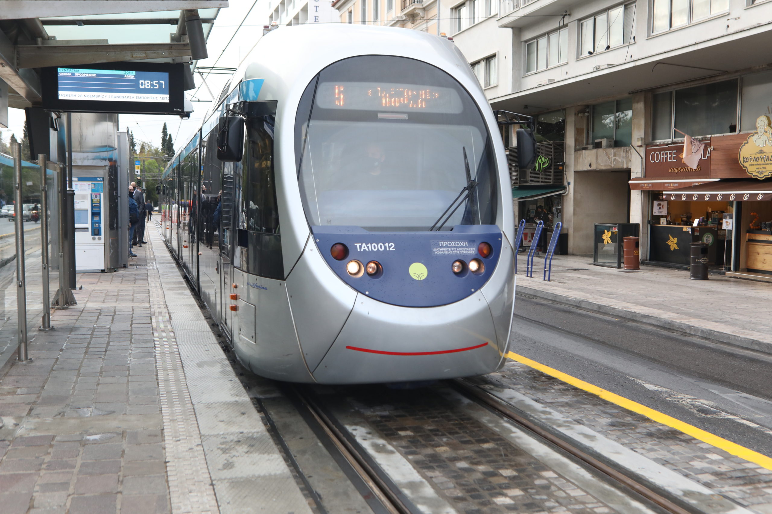 Άλιμος: Συρμός του τραμ συγκρούστηκε με φορτηγό