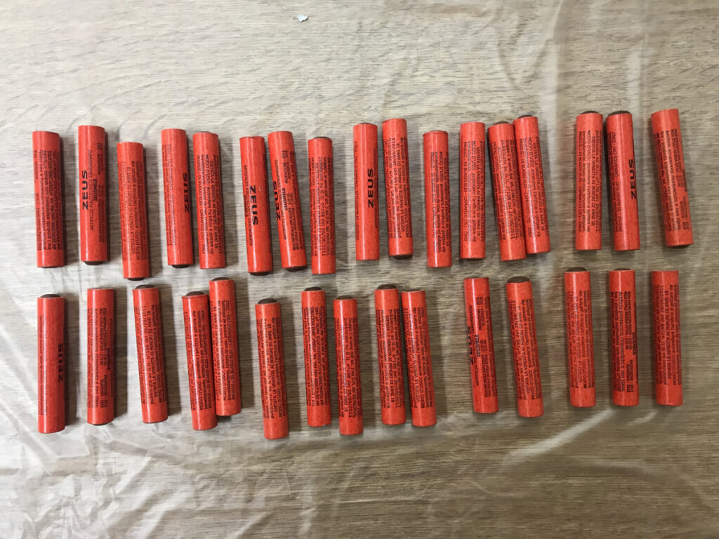 Χειροπέδες σε 60χρονο στην Κάρπαθο: Εντοπίστηκαν πάνω από 750 πυροτεχνήματα και κροτίδες στο κατάστημά του