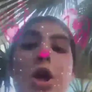 Λίβανος: Η στιγμή που έντρομη 13χρονη ψάχνει καταφύγιο εν μέσω ισραηλινών βομβαρδισμών (βίντεο)