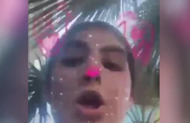 Λίβανος: Η στιγμή που έντρομη 13χρονη ψάχνει καταφύγιο εν μέσω ισραηλινών βομβαρδισμών (βίντεο)