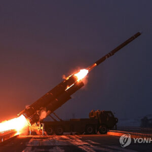 Bloomberg: Η Βόρεια Κορέα προχώρησε σε δοκιμές ηλεκτρομαγνητικών όπλων και βομβών άνθρακα