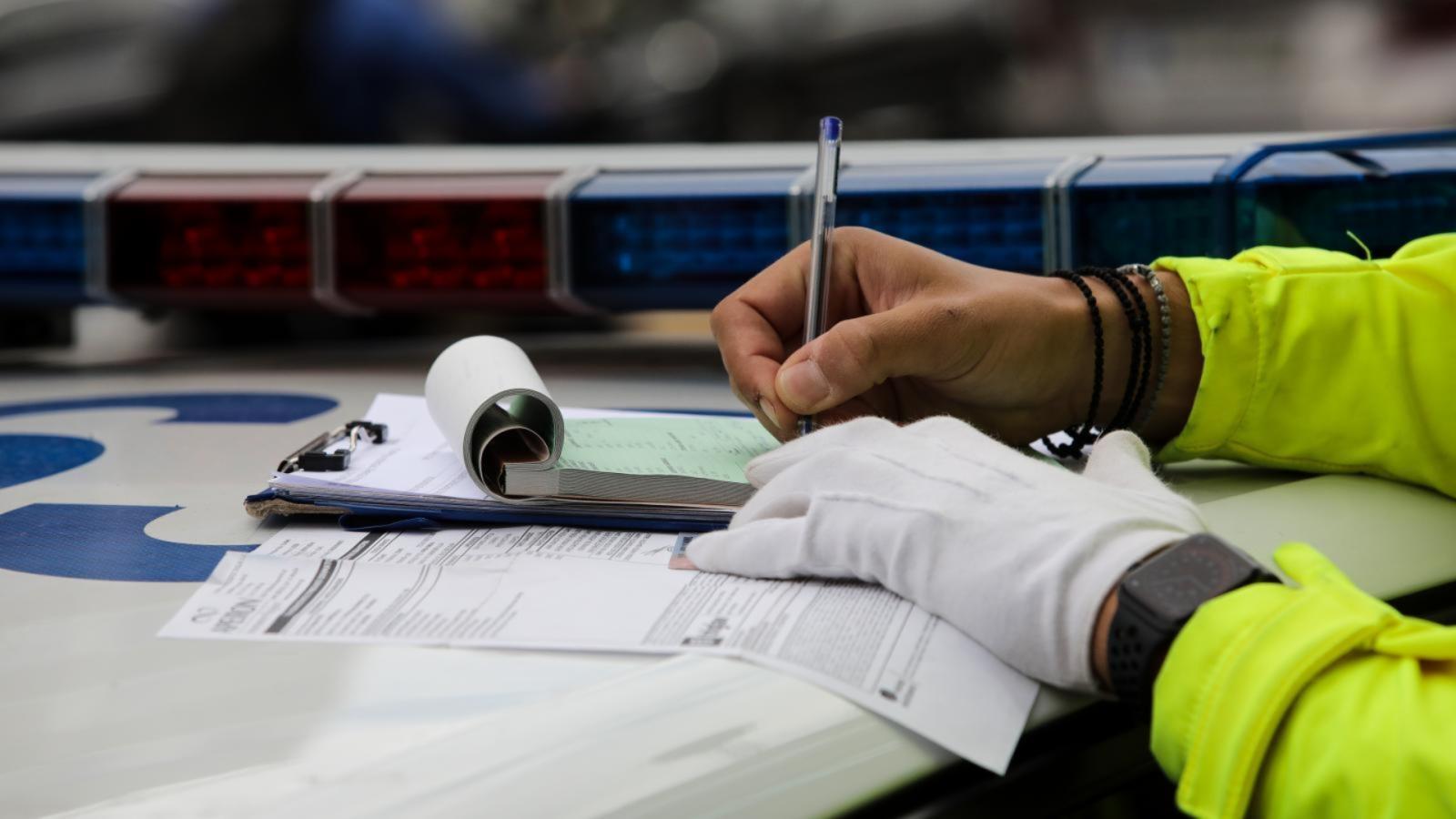 Αμείλικτες οι αρχές με οδηγό που «πιάστηκε» δυο φορές με κινητό: Αφαίρεση διπλώματος για 6 μήνες και επανεξέταση