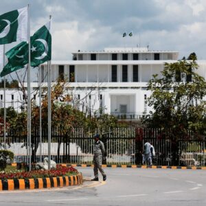 «Εμφύλιος»  στην Τεχεράνη: Άγρια κόντρα «Φρουρών» και  αντιπροσωπείας που βρίσκεται  στο Ισλαμαμπάντ