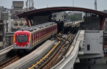 Ιράν: Εμπορικό τρένο διασχίζει την ανακατασκευασμένη γέφυρα στο Κασάν μετά τα αμερικανο-ισραλινά πλήγματα (βίντεο)