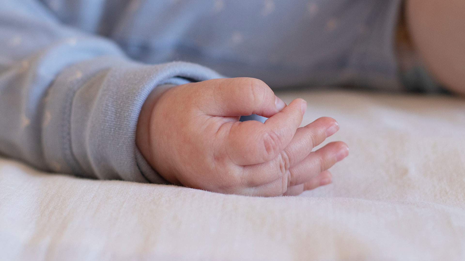 Νέα στοιχεία στην υπόθεση του 10 μηνών βρέφους στον Πύργο: To κακοποιούσαν από τον Φεβρουάριο