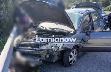 Σφοδρό τροχαίο προς Λαμία: Αυτοκίνητο προσέκρουσε σε προστατευτικές μπάρες – Στο νοσοκομείο μητέρα και γιος (φωτο)