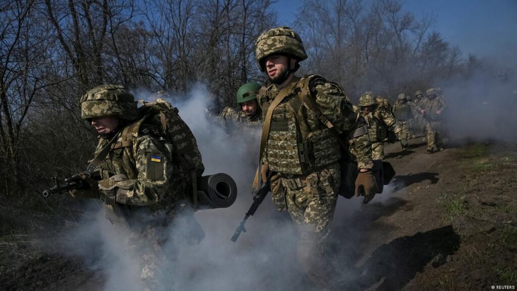Ομάδες νεοσύλλεκτων της ουκρανικής Εθνοφρουράς διαλύονται ταχύτατα στην Κονσταντινόβκα – Δείτε βίντεο
