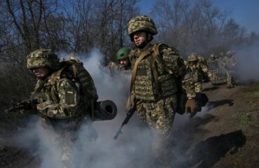 Ομάδες νεοσύλλεκτων της ουκρανικής Εθνοφρουράς διαλύονται ταχύτατα στην Κονσταντινόβκα – Δείτε βίντεο
