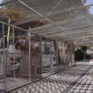 Εικόνες Ουκρανίας στη Χίο: Τοποθετήθηκαν συρματοπλέγματα… εξαιτίας του πασχαλινού «ρουκετοπόλεμου» (βίντεο)