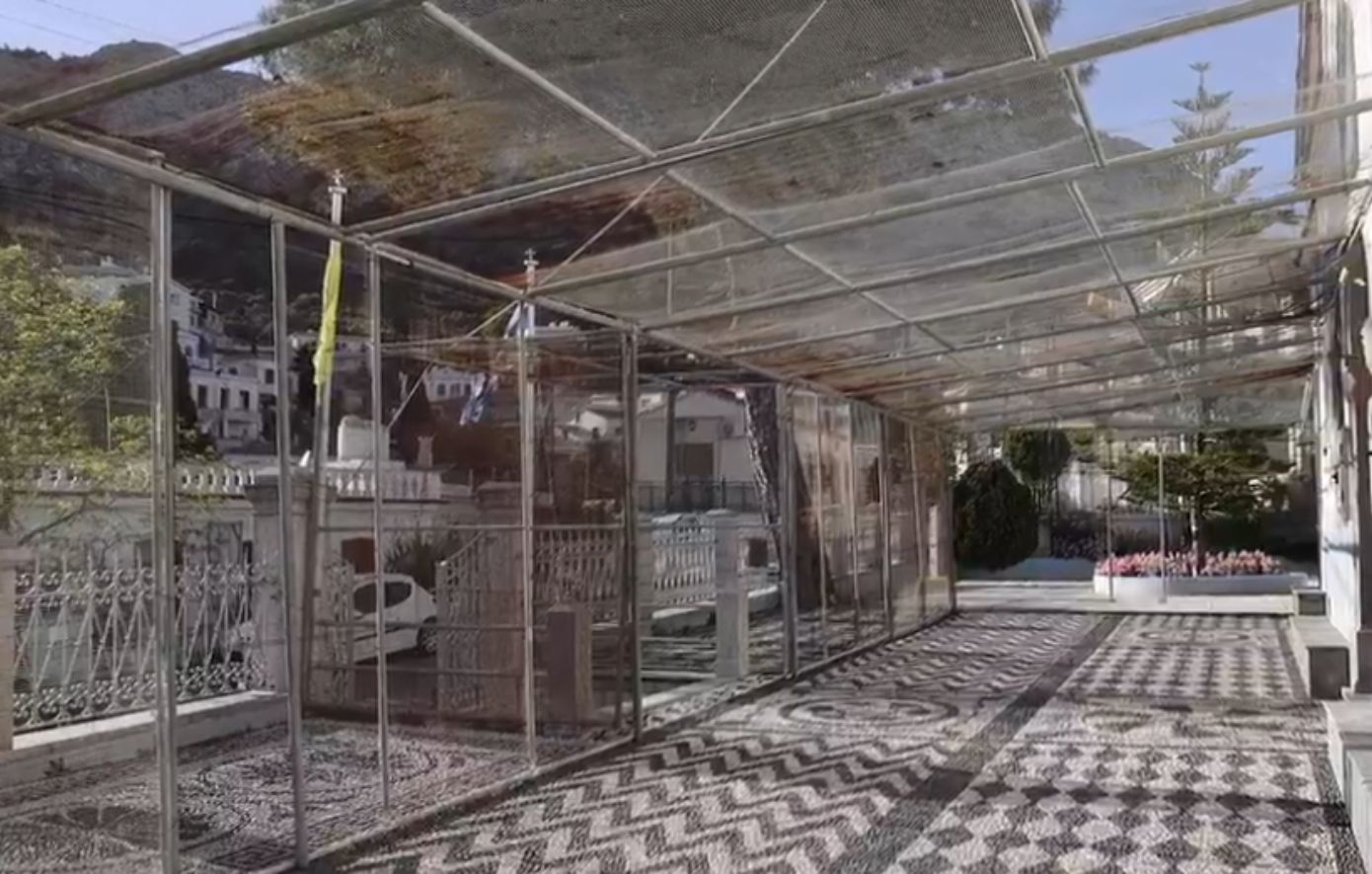 Εικόνες Ουκρανίας στη Χίο: Τοποθετήθηκαν συρματοπλέγματα… εξαιτίας του πασχαλινού «ρουκετοπόλεμου» (βίντεο)