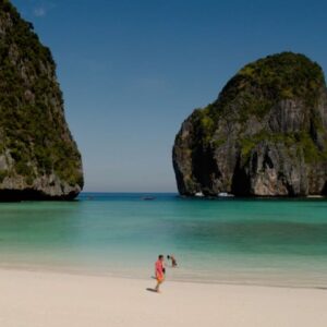 Βίντεο: Ταϊλανδέζα influencer έχασε βλακωδώς την ζωή της – Την «κατάπιε» το κύμα ενώ έκανε reel