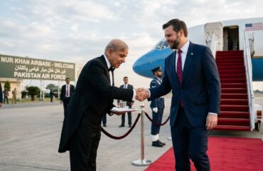 Ο Τζέι Ντι Βανς ολοκλήρωσε τις συνομιλίες του με τον Πακιστανό πρωθυπουργό Σεχμπάζ Σαρίφ