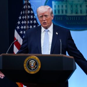 N.Tραμπ: «Ξεκινάμε τη διαδικασία εκκαθάρισης των Στενών του Ορμούζ από νάρκες ως χάρη προς χώρες σε όλο τον κόσμο»