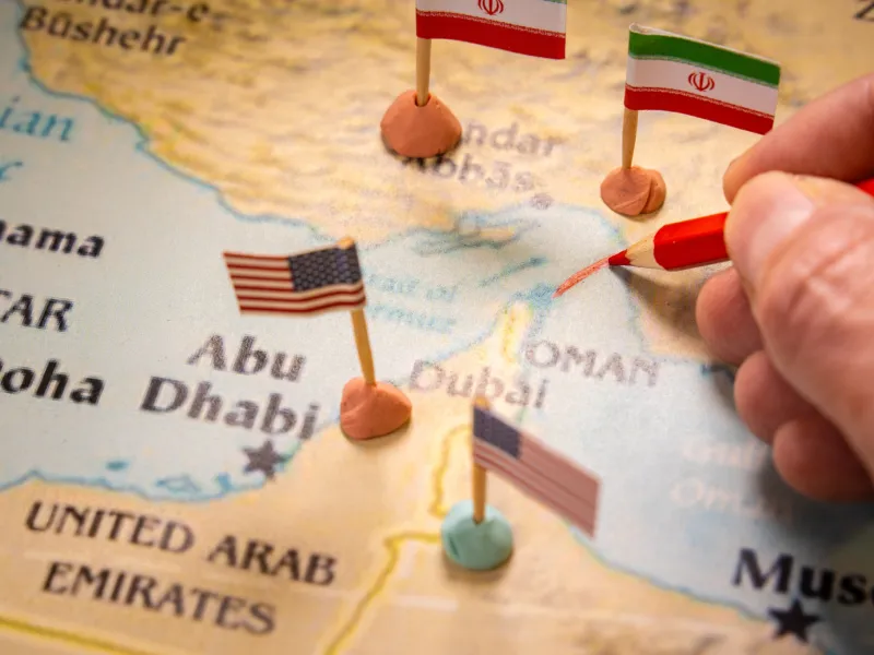 Πώς θα διεξαχθούν οι διαπραγματεύσεις μεταξύ Ιράν και ΗΠΑ: Οι δύο συν μία φάσεις