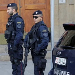 Βίντεο: Παράνομοι αλλοδαποί μαχαιρώνουν πατέρα μπροστά στο παιδί του στην Ιταλία