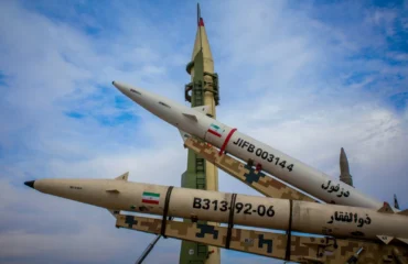 Αμερικανικές υπηρεσίες πληροφοριών: «Το Ιράν είναι αποδυναμωμένο όχι ηττημένο – Διαθέτει ακόμα χιλιάδες πυραύλους»