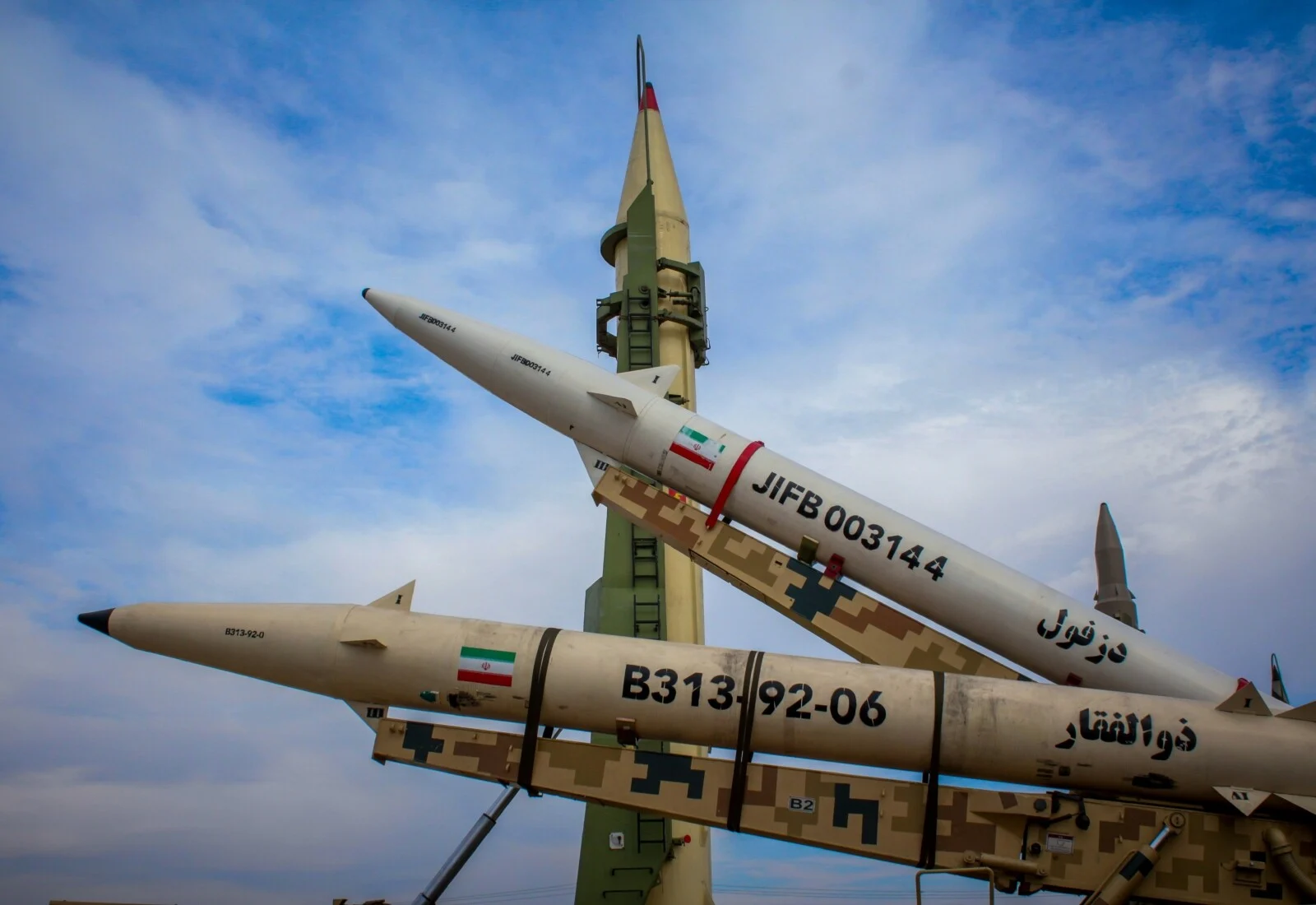 Αμερικανικές υπηρεσίες πληροφοριών: «Το Ιράν είναι αποδυναμωμένο όχι ηττημένο – Διαθέτει ακόμα χιλιάδες πυραύλους»