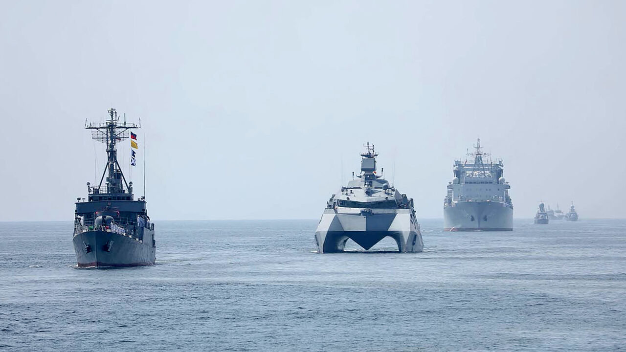 Αρχηγός ιρανικού Ναυτικού: «Γελοία και διασκεδαστική η απειλή Τραμπ για τον αποκλεισμό του Ορμούζ»