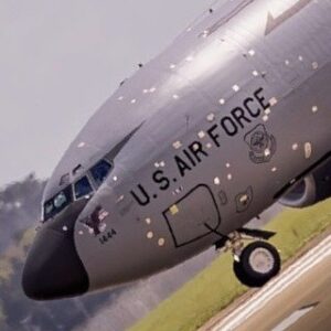 «Λαβωμένο» αμερικανικό Stratotanker στη Βρετανία – Τα σημάδια από τους ιρανικούς πυραύλους