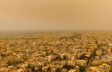 Καιρός: «Ξαναχτυπά» η αφρικανική σκόνη από Τρίτη του Πάσχα – Νεφώσεις και λασποβροχές