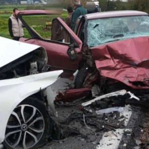 «Χαροπαλεύει» η μητέρα του 3χρονου αγοριού που σκοτώθηκε σε τροχαίο στην Καβάλα και ο 10χρονος αδερφός του (βίντεο)