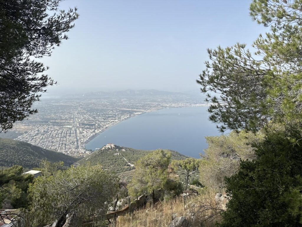 Αίσιο τέλος στην επιχείρηση εντοπισμού τεσσάρων νεαρών που είχαν χαθεί στα Γεράνεια όρη