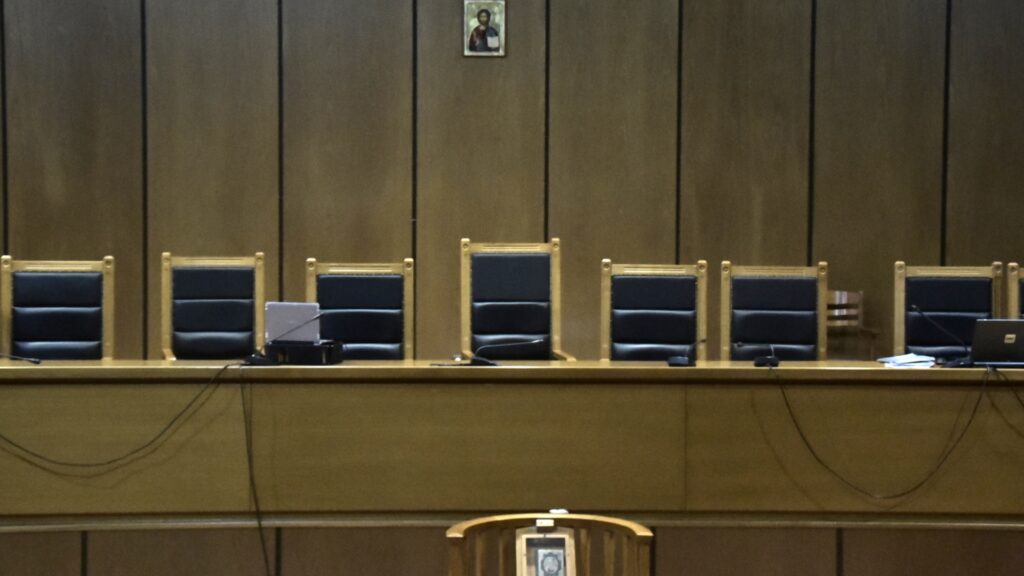 Λαμία: Ελεύθεροι με περιοριστικούς όρους οι τέσσερις συλληφθέντες για συμμετοχή σε εγκληματική οργάνωση