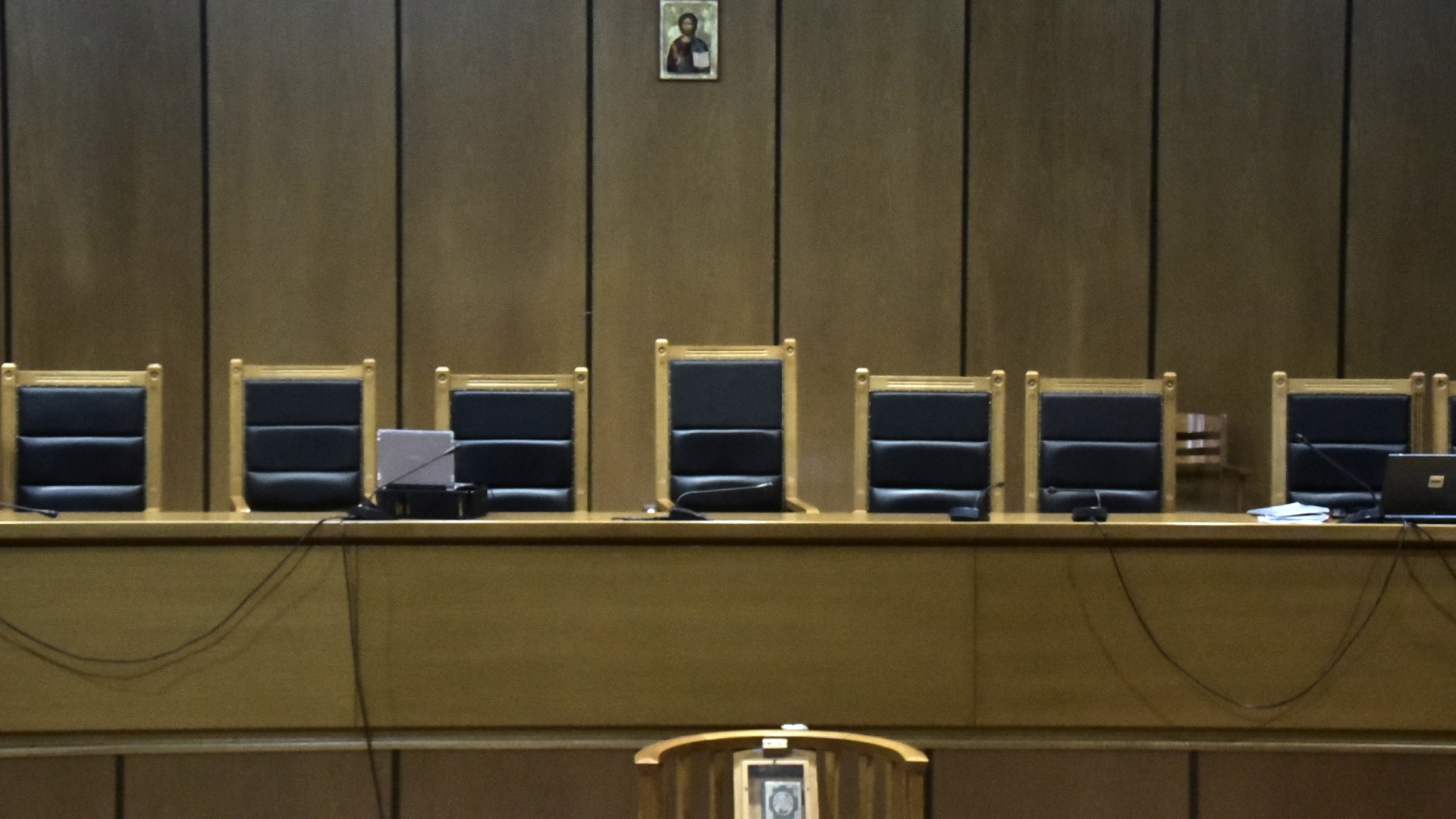 Λαμία: Ελεύθεροι με περιοριστικούς όρους οι τέσσερις συλληφθέντες για συμμετοχή σε εγκληματική οργάνωση