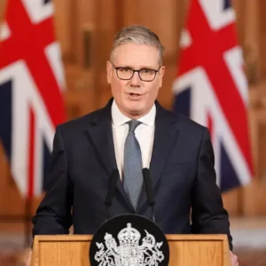 Κ.Στάρμερ: «Δεν υποστηρίζουμε τον αποκλεισμό των Στενών του Ορμούζ και των ιρανικών λιμανιών»