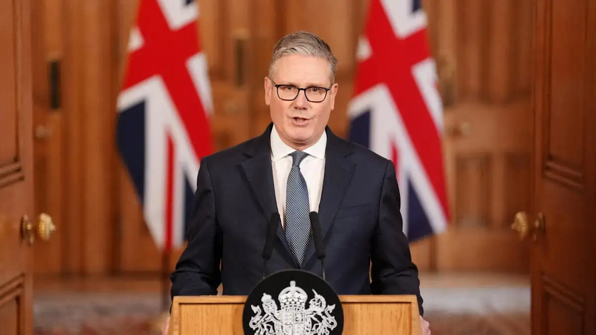 Κ.Στάρμερ: «Δεν υποστηρίζουμε τον αποκλεισμό των Στενών του Ορμούζ και των ιρανικών λιμανιών»