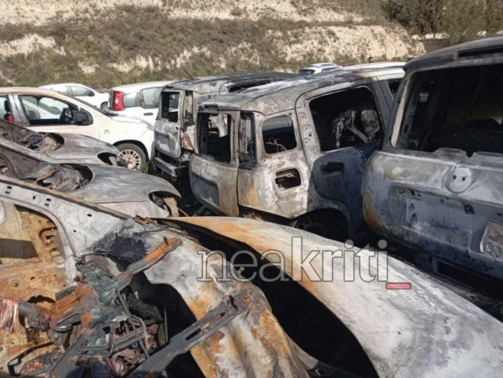 Ηράκλειο: Δείτε το απότοκο της καταστροφικής πυρκαγιάς σε μάντρα ενοικιαζόμενων αυτοκινήτων (βίντεο & φωτογραφίες)