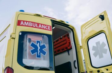 Τροχαίο στην Αργολίδα: Αυτοκίνητο προσέκρουσε πάνω σε δέντρα – Δύο τραυματίες