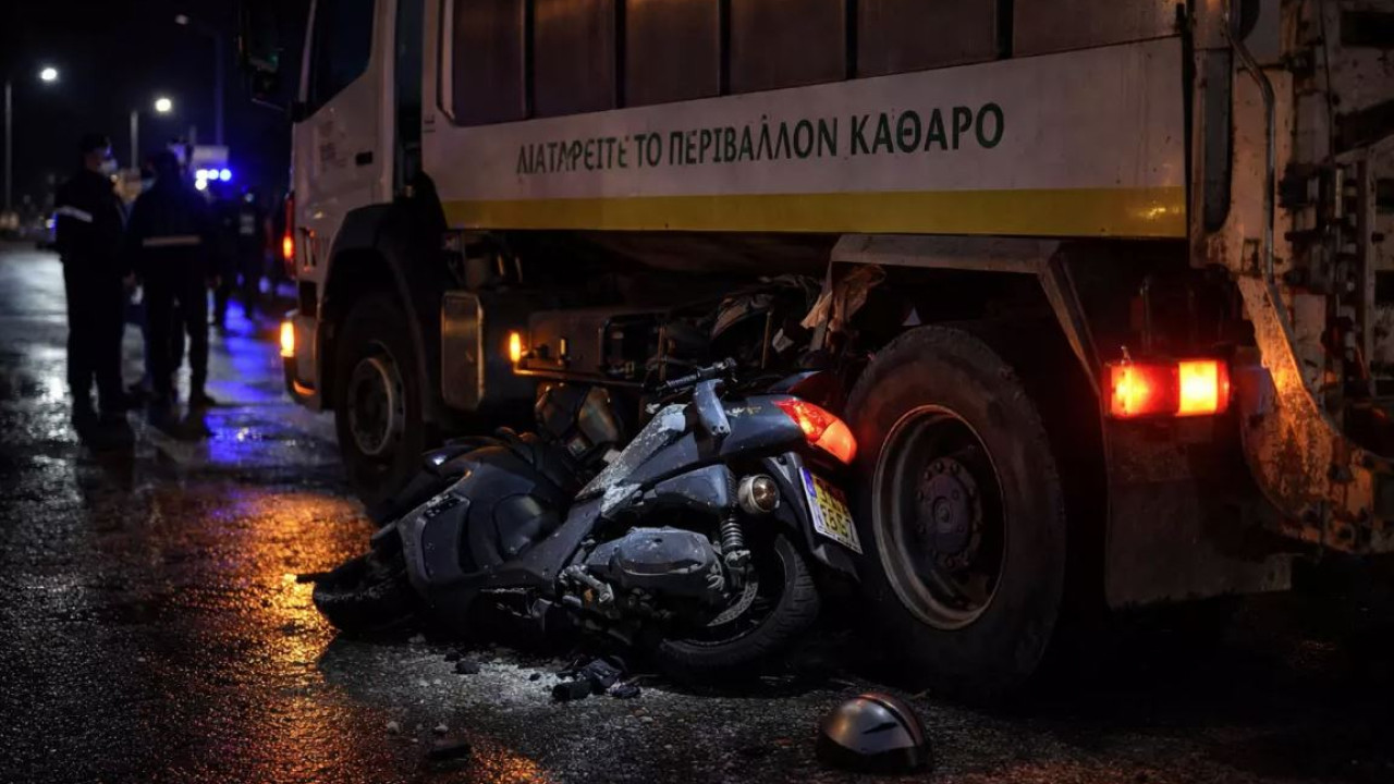 Θανατηφόρο τροχαίο στη Μυτιλήνη: Οδηγός μηχανής σκοτώθηκε μετά από σύγκρουση με απορριμματοφόρο