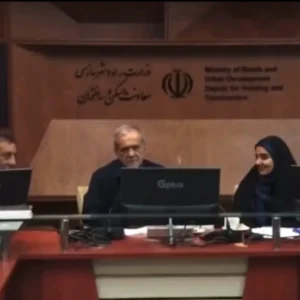 Βίντεο: Εντελώς «ζεν» ο Ιρανός πρόεδρος Μ.Πεζεσκιάν όταν του ανακοίνωσαν «επιδρομή εχθρικών μαχητικών»