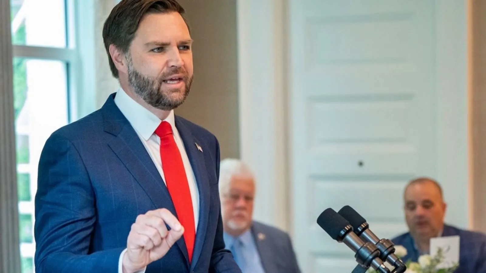 Άθελα ή επίτηδες; – Ο Τ.Ντι Βανς αποκάλυψε τον λόγο που οι ΗΠΑ θέλουν να συνεχίσουν τον πόλεμο με το Ιράν (βίντεο)