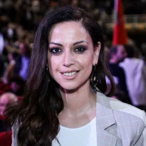 Ρ.Χρηστίδου: «Βροχή» αντιδράσεων στην ανάρτησή της για το αρνί του Κ.Μπακογιάννη – «Κάτσε εσύ να φας φασόλια»