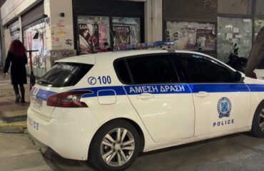 Καταδρομική επίθεση Ρομά σε μπαρ στο Αίγιο: Ομάδα 30 κουκουλοφόρων τα έσπασαν όλα – Στο νοσοκομείο δύο νεαροί