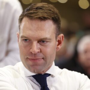 Σ.Κασσελάκης κατά Κ.Μητσοτάκη και Μ.Λαζαρίδη: «Θέλετε να έχετε υπουργούς απόφοιτους της Πρώτης Δημοτικού»