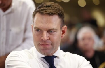 Σ.Κασσελάκης κατά Κ.Μητσοτάκη και Μ.Λαζαρίδη: «Θέλετε να έχετε υπουργούς απόφοιτους της Πρώτης Δημοτικού»