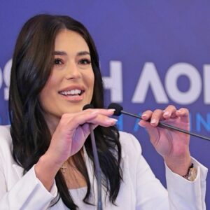 Α.Λατινοπούλου: Μιμήθηκε τη Ζ.Κωνσταντοπούλου – «Τι κάνετε; -Θα σας καταγγείλω – πείτε μου το όνομά σας» (βίντεο)