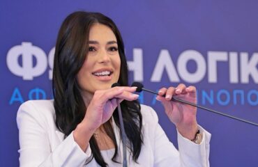 Α.Λατινοπούλου: Μιμήθηκε τη Ζ.Κωνσταντοπούλου – «Τι κάνετε; -Θα σας καταγγείλω – πείτε μου το όνομά σας» (βίντεο)