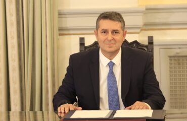 Λιποθύμησε μετά από αδιαθεσία μέσα στο Μαξίμου ο υφυπουργός παρά τω πρωθυπουργώ Γιώργος Μυλωνάκης!