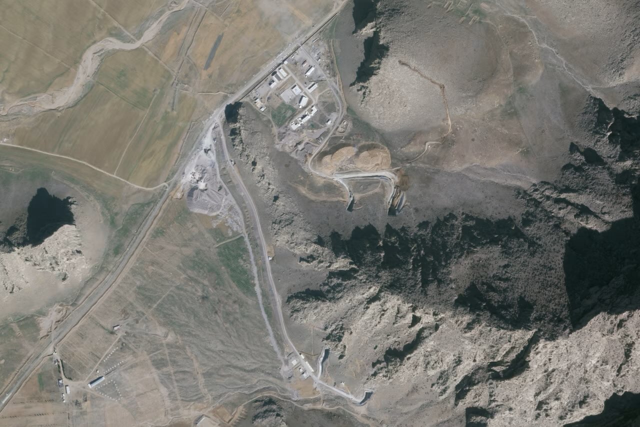 Οι Ιρανοί στην κατάπαυση του πυρός ανασκάπτουν τις υπόγειες πυραυλικές βάσεις που βομβαρδίστηκαν