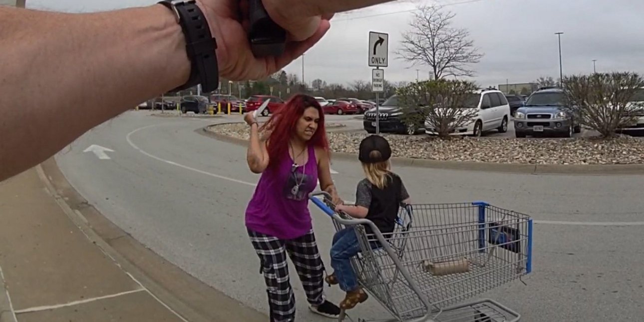 ΗΠΑ: Νεκρή από αστυνομικά πυρά 31χρονη που προσπάθησε να απαγάγει 3χρονο σε σούπερ μάρκετ (βίντεο)