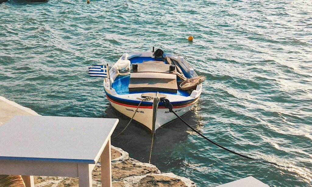 Χαλκίδα: Κρύβονται πίσω από θάμνους – Κλέβουν αυτοκίνητα όταν οι ιδιοκτήτες πάνε για ψάρεμα