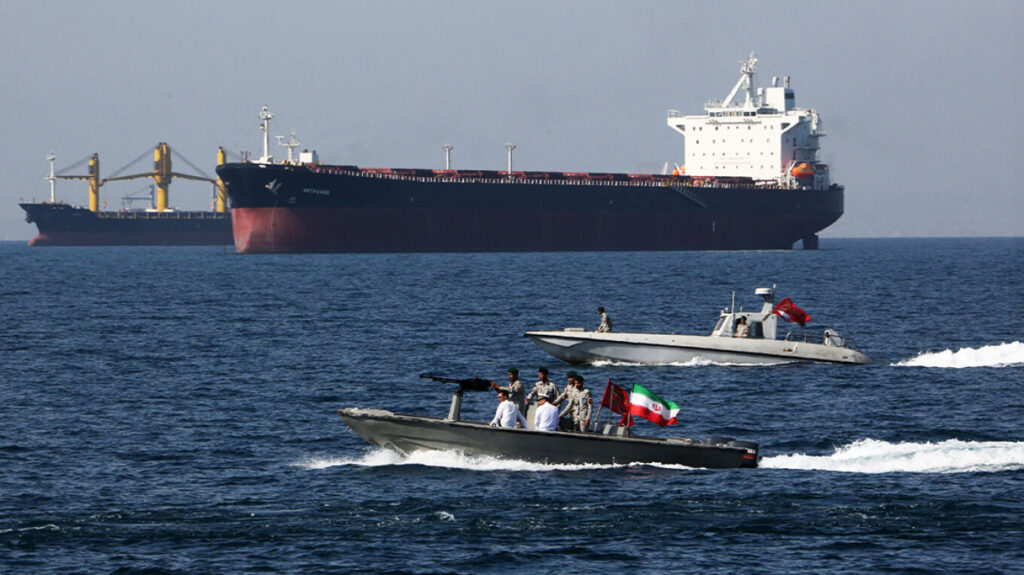 Ιρανικό υπερδεξαμενόπλοιο πέρασε ανενόχλητο από τα Στενά του Ορμούζ παρά τον αμερικανικό αποκλεισμό